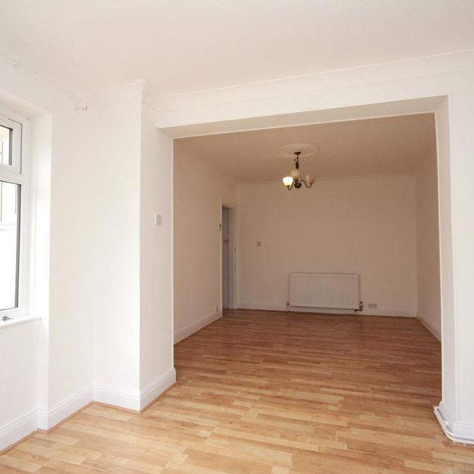 4 bedroom semi-detached house to rent - Photo 1