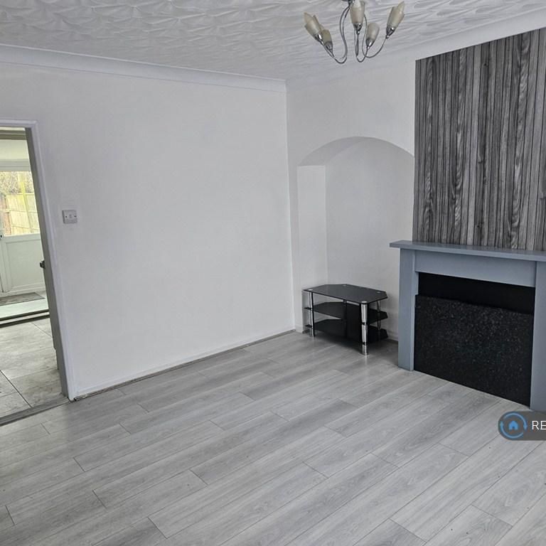 4 bedroom terraced house to rent - Photo 1