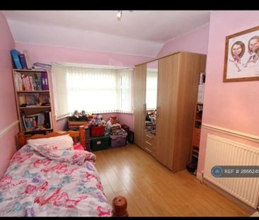 3 bedroom semi-detached house to rent - Photo 4