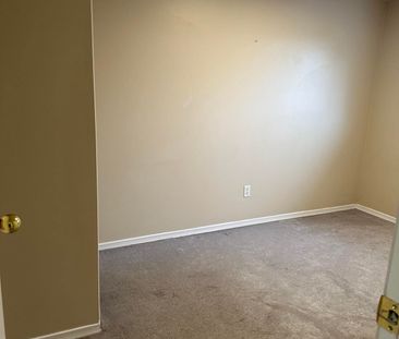 Condo Townhouse For Lease | X8140118 - Photo 3