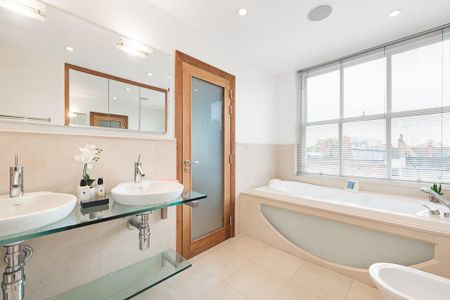 3 bedroom flat to rent - Photo 4