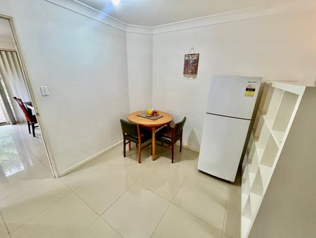 Huge Bedroom. Modern House. Top Locale. Walk to everything! - Photo 4