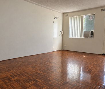 Freshly Painted 2-Bedroom Unit in Prime Location! - Photo 1