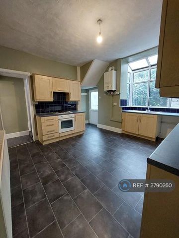 2 bedroom semi-detached house to rent - Photo 5