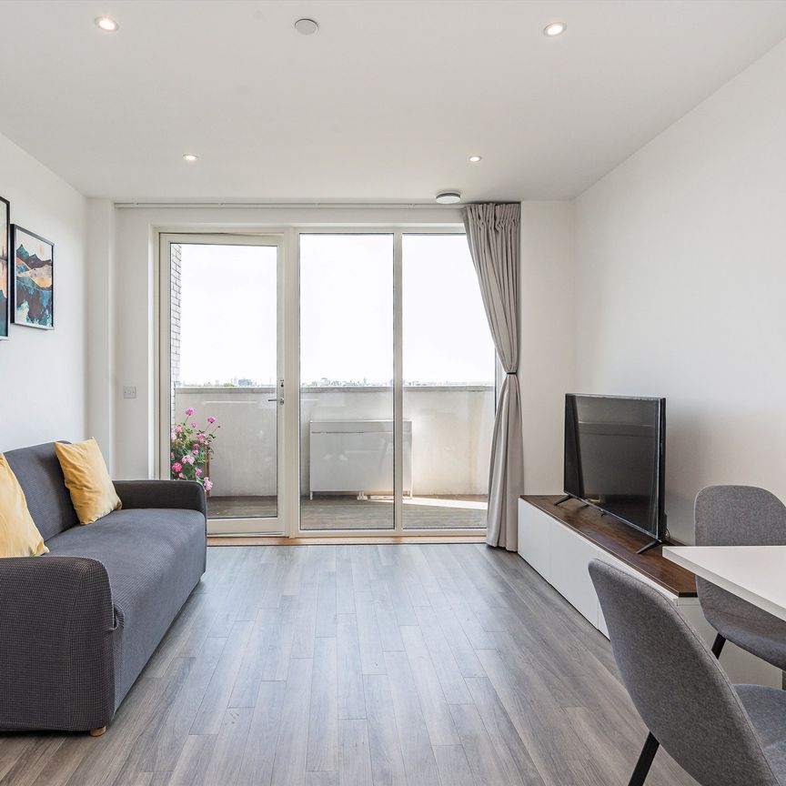 Avenue Road, London, W3, London - Photo 1