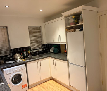 1 bedroom in a house share to rent - Photo 5