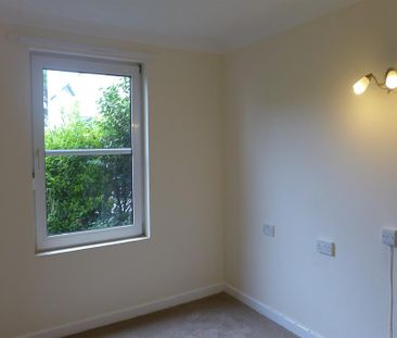 1 bedroom retirement property to rent - Photo 6
