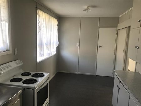 15 Geoffrey Place, Mangere, Auckland - Photo 3