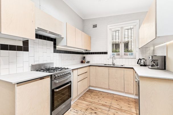 Gorgeous Family Home - Photo 1