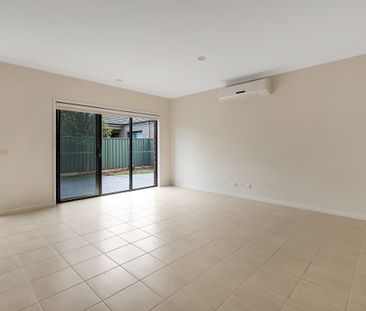 63 Park Orchard Drive, Pakenham VIC 3810 - House For Rent | Domain - Photo 5