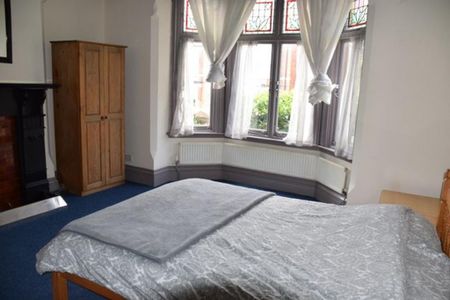 1 bedroom in a house share to rent - Photo 2