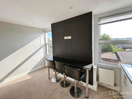 2 bedroom flat to rent - Photo 2