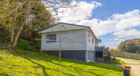 3-bedroom newly refreshed property in Selwyn Heights - Photo 2