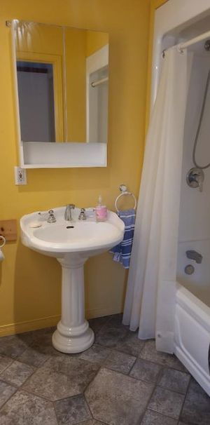 Libre rapidement Logement 3 1/2, près université - Photo 1