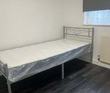 Room in a Shared House, Athelstone Road, HA3 - Photo 2