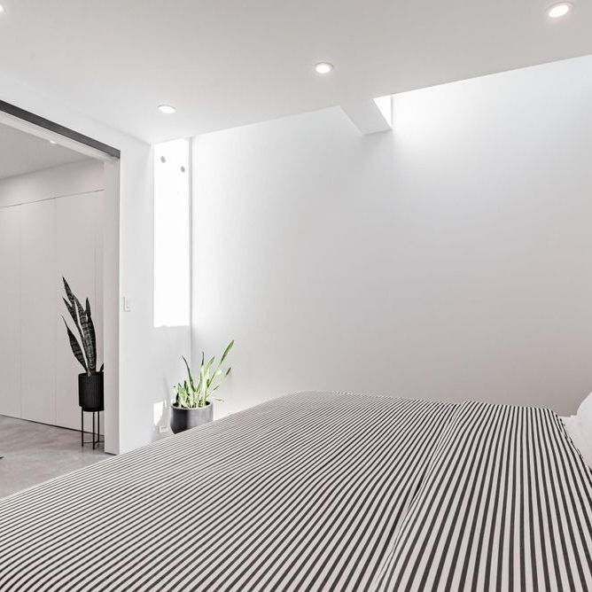 Toronto Furnished Townhouse for Rent - Incredible 1 Bed, 1 Bath plus Den and Private Yard in Queen West - Photo 1