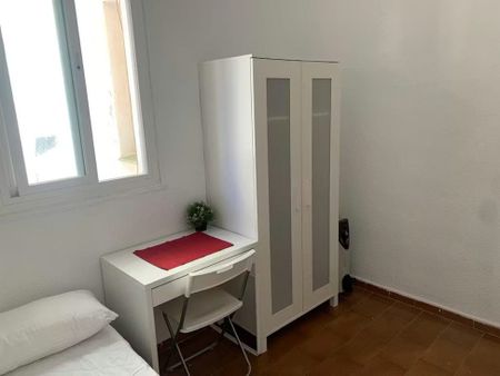 Calle de Fernández de los Ríos, Madrid, Community of Madrid 28015 - Photo 2