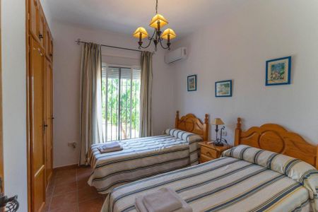 Luxury 4 room Detached House for rent in Alhaurín de la Torre, Spain - Photo 2