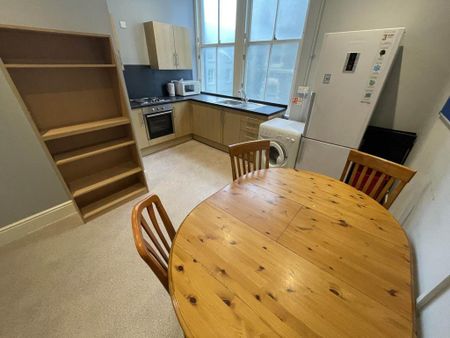 4 bedroom flat to rent - Photo 4