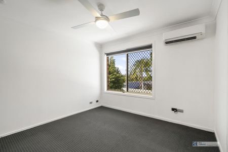 Comfortable & Convenient Living in Grandview Mews - Photo 2