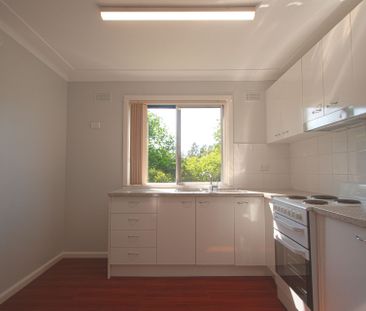 Cosy 3 bedroom unit with water and lawns mowing included - Photo 2