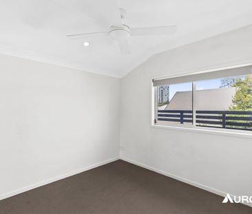 Townhome Nestled in a Quiet Street in the Heart of Kangaroo Point - Photo 6