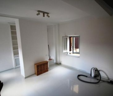 Attic-Trastevere: Newly renovated 2 Bedrooms, 2 baths, study, livin... - Photo 4