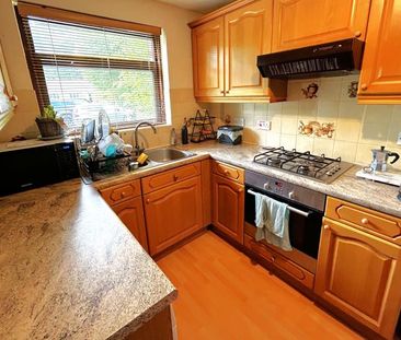 Heythorp Close, Woking, Surrey, GU21 - Photo 3
