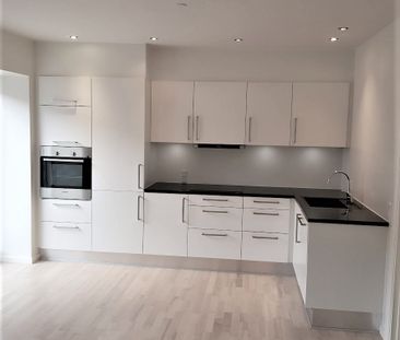 Skøn lejlighed med privat altan - Photo 4