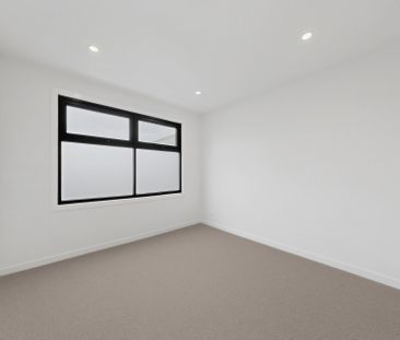 Contemporary Family Luxury on a Grand Scale - Photo 5