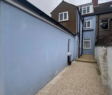 🌟 Prime Location on Humber Street, Cleethorpes 🌟 Room 1 - En-suite - Photo 3