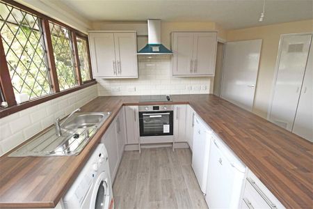 2 bedroom bungalow to rent Kensington Drive, Great Holm, Milton Keynes, MK8 - Photo 4