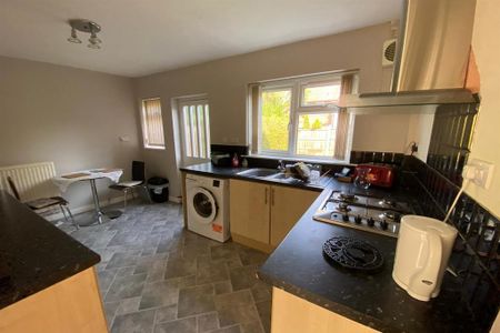 2 bedroom terraced house to rent - Photo 4