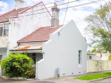 Charming 2 Bedroom Terrace - Photo 4