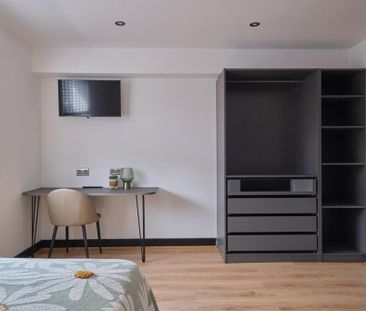 6 bedroom terraced house to rent - Photo 3