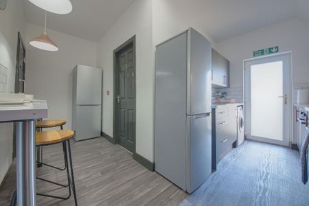 1 bedroom in a house share to rent - Photo 5
