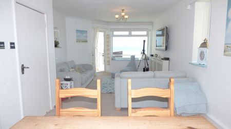 A 2 Bedroom Flat Instruction to Let in Bexhill-on-Sea - Photo 2