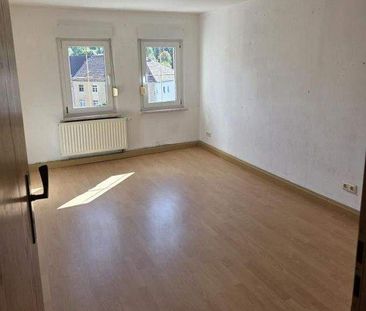 Großzügige 3-Zimmerwohnung unterm Dach in ruhiger und grüner Lage! - Photo 1