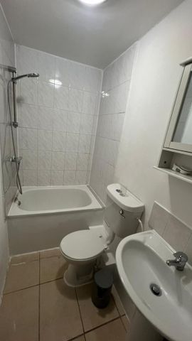 3 bedroom flat to rent - Photo 5
