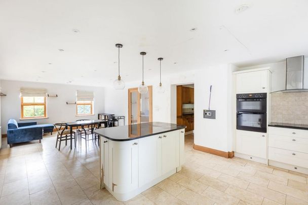 4 bedroom detached house to rent - Photo 1