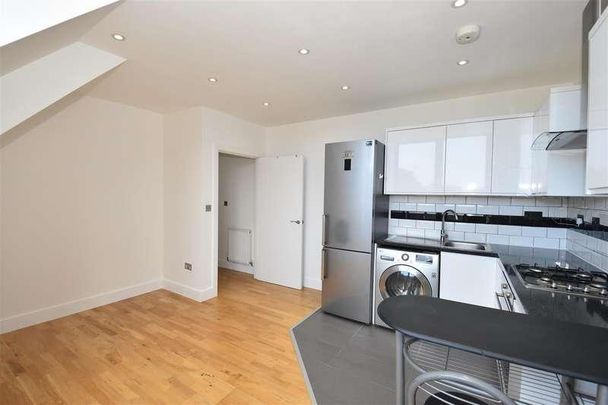 Albert Road, Horley, RH6 - Photo 1