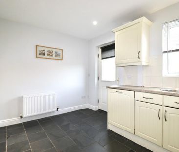 2 bedroom semi-detached house to rent - Photo 5