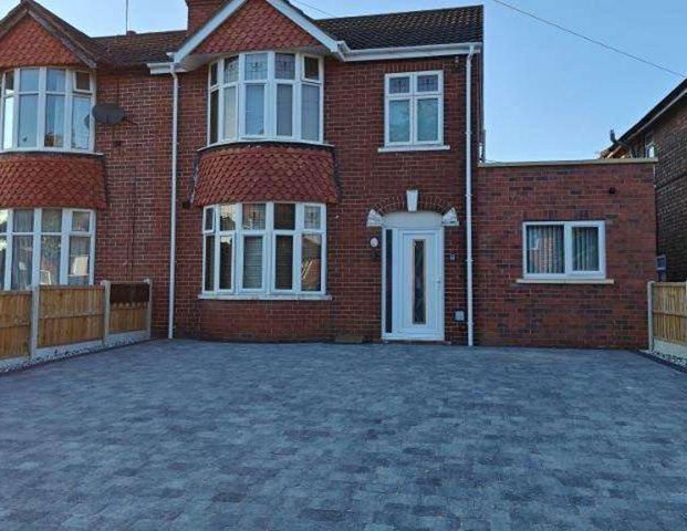 Cliff Gardens Room 1 - Photo 1