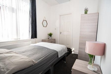 1 bedroom in a house share to rent - Photo 3