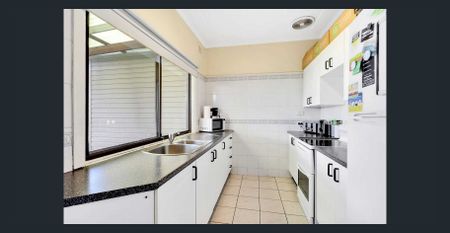 Location and Convenience ! - Photo 3