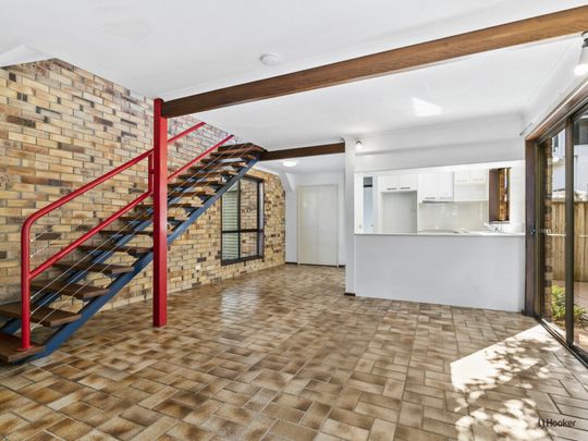 3 Bedroom Duplex on Jefferson Lane - Low-Maintenance Coastal Living - Photo 1