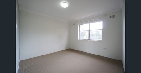 Minutes walk to Eastwood Station and Shops! - Photo 2