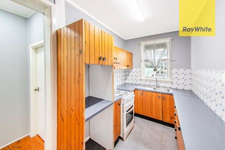 Conveniently Located - Photo 2