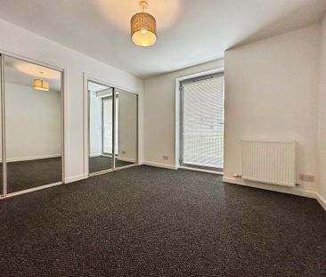 3 bedroom flat to rent - Photo 5