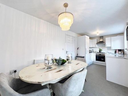 3 bedroom House To Let - Photo 3